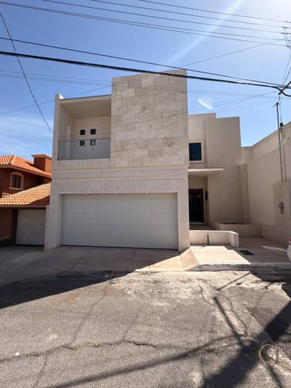 Foto 1 – Casa en Col. Lomas Universidad (#53)